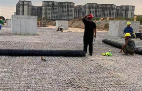 永顺土工格栅铺设前地基要怎么处理?